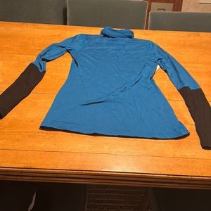 Beautiful royal blue/black Lululemon sz 4 turtleneck